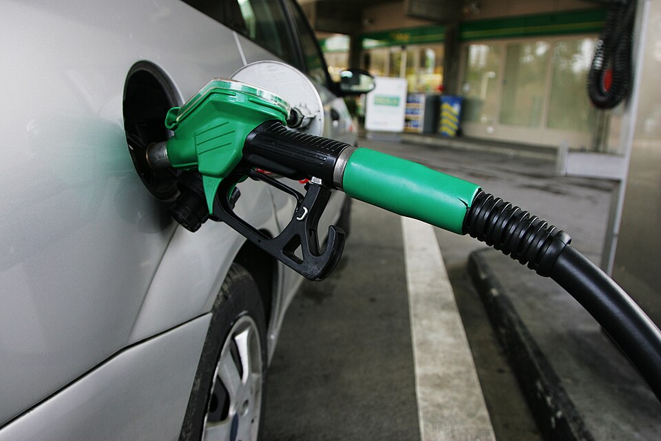 Fuel dispensing nozzle